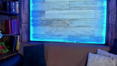 Snapshot of mike_estevess chatting on 03.07.25 online show from 03.07.25