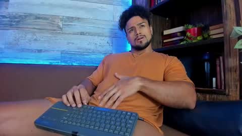 Snapshot of mike_estevess chatting on 03.07.25 online show from 03.07.25