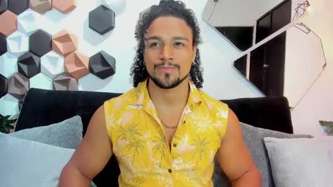 Snapshot of mike_estevess chatting on 03.08.25 online show from 03.08.25