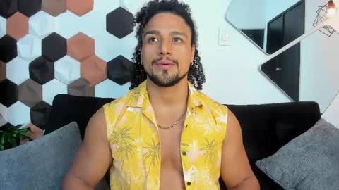 Snapshot of mike_estevess chatting on 03.08.25 online show from 03.08.25