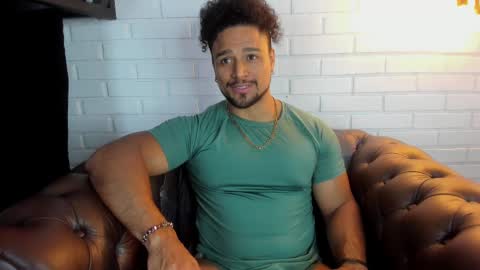 Snapshot of mike_estevess chatting on 03.09.25 online show from 03.09.25