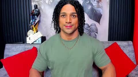 Snapshot of mike_estevess chatting on 10.02.25 online show from 10.02.25