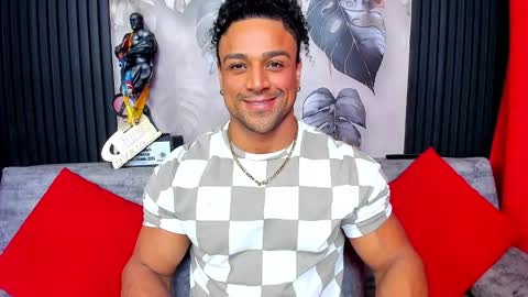 Snapshot of mike_estevess chatting on 10.26.25 online show from 10.26.25