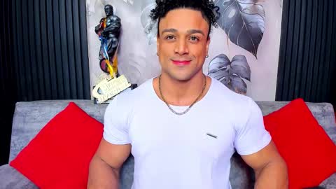 Snapshot of mike_estevess chatting on 11.01.25 online show from 11.01.25