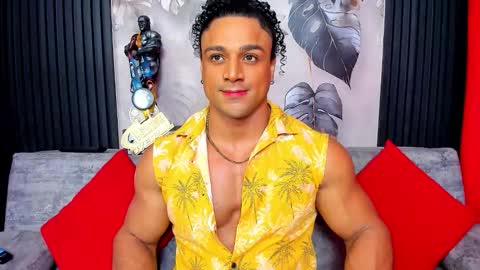 Snapshot of mike_estevess chatting on 11.11.25 online show from 11.11.25