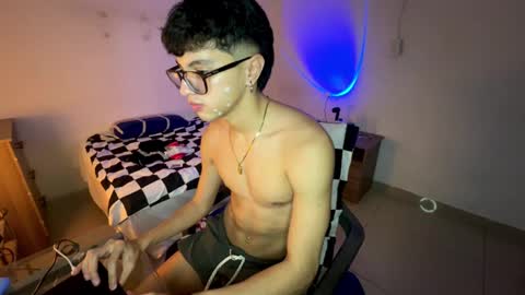 Mike Pineapple online show from 10.07.25