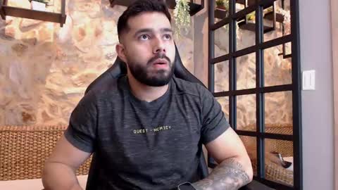 Snapshot of mikeblare chatting on 01.11.25 Mike Blare online show from 01.11.25