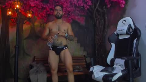 Snapshot of mikeblare chatting on 01.21.25 Mike Blare online show from 01.21.25