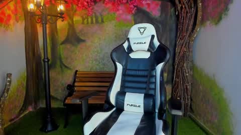 Snapshot of mikeblare chatting on 01.25.25 Mike Blare online show from 01.25.25