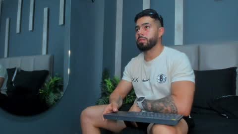 Snapshot of mikeblare chatting on 02.03.25 Mike Blare online show from 02.03.25