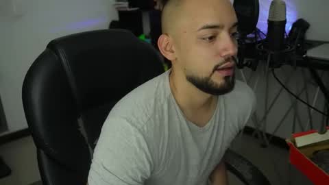 M i k e Crusoe online show from 11.01.25