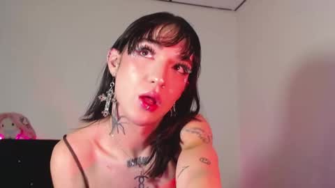 Snapshot of mikee_g chatting on 11.03.25 ZARA BLARE online show from 11.03.25