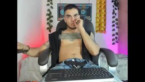 Snapshot of mikee_scooth chatting on 01.25.25 mikee_scooth online show from 01.25.25