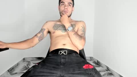 Snapshot of mikee_scooth chatting on 11.23.25 mikee_scooth online show from 11.23.25