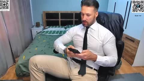 Snapshot of mikestrip chatting on 01.22.25 Mike online show from 01.22.25