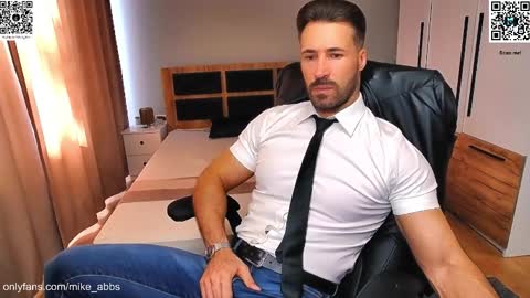 Snapshot of mikestrip chatting on 09.15.25 Mike online show from 09.15.25