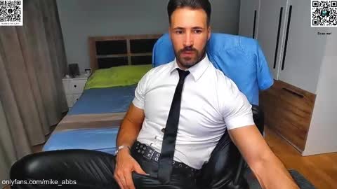 Snapshot of mikestrip chatting on 09.25.25 Mike online show from 09.25.25