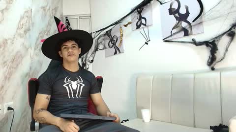 Snapshot of mikey_banji chatting on 10.21.25 mikey_banji online show from 10.21.25