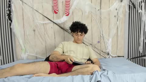 Snapshot of mikey_banji chatting on 11.01.25 mikey_banji online show from 11.01.25