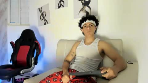 Snapshot of mikey_banji chatting on 11.08.25 mikey_banji online show from 11.08.25