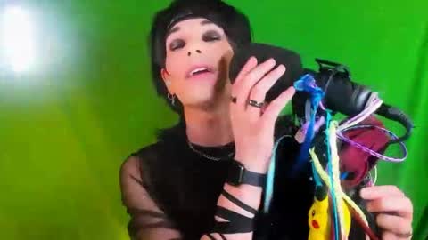 Snapshot of mikylezra chatting on 09.14.25 mikylezra online show from 09.14.25