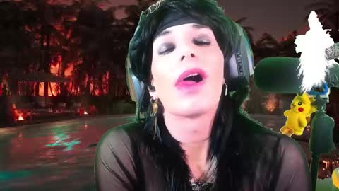 Snapshot of mikylezra chatting on 10.19.25 mikylezra online show from 10.19.25