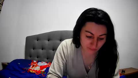 Mikyloveu online show from 12.18.24