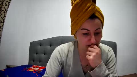 Mikyloveu online show from 12.23.24