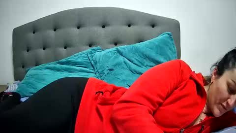 Mikyloveu online show from 02.24.25