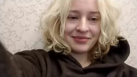 Snapshot of mila_420 chatting on 09.10.25 Mila 420 online show from 09.10.25