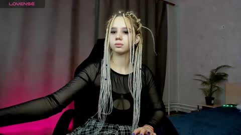 Snapshot of mila_kinor chatting on 12.26.24 mila_kinor online show from 12.26.24