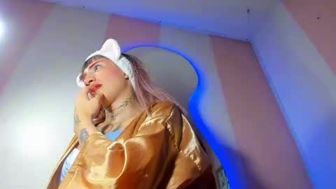 Snapshot of mila_leon chatting on 02.27.26 Mila online show from 02.27.26