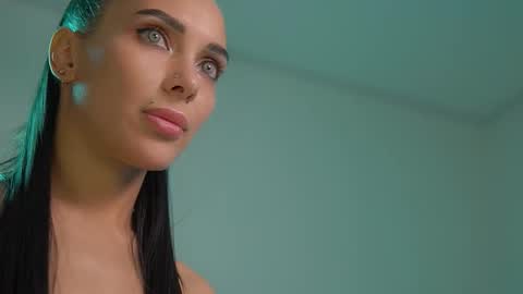 mila may  online show from 10.20.25