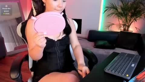 Mila online show from 11.11.25