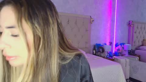 Snapshot of mila_smirnovavk chatting on 03.17.26 MILA online show from 03.17.26