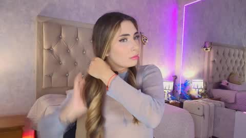 Snapshot of mila_smirnovavk chatting on 03.31.26 MILA online show from 03.31.26