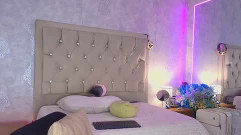 Snapshot of mila_smirnovavk chatting on 04.12.26 MILA online show from 04.12.26