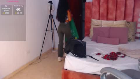 Snapshot of milaa_star chatting on 10.01.25 milaa_star online show from 10.01.25