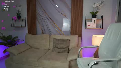 milacrave online show from 10.13.25