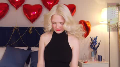 Snapshot of milademies chatting on 12.28.24 Miss Cutie online show from 12.28.24