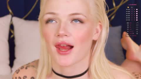 Snapshot of milademies chatting on 01.04.25 Miss Cutie online show from 01.04.25