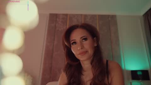 Snapshot of miladystarlight chatting on 10.06.25 online show from 10.06.25