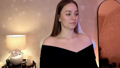 Mila Fleur online show from 10.04.25