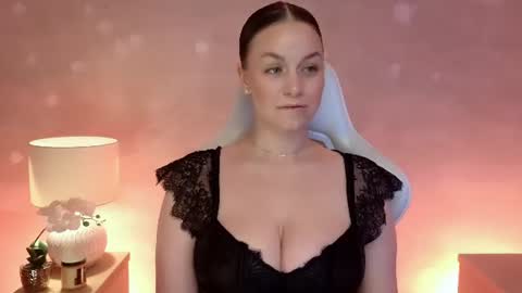 Mila Fleur online show from 07.04.26