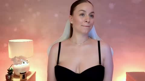 Mila Fleur online show from 08.03.26
