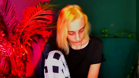 MilaGlow online show from 12.19.25