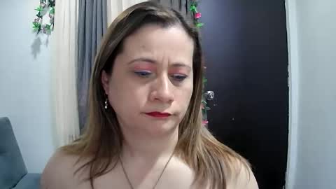 Snapshot of milagros_latin chatting on 10.21.25 milagros_latin online show from 10.21.25