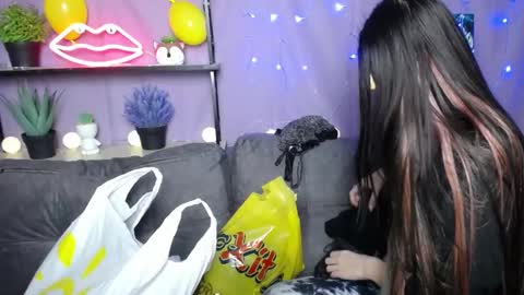 Snapshot of milaloona chatting on 01.23.25 Milaloona online show from 01.23.25