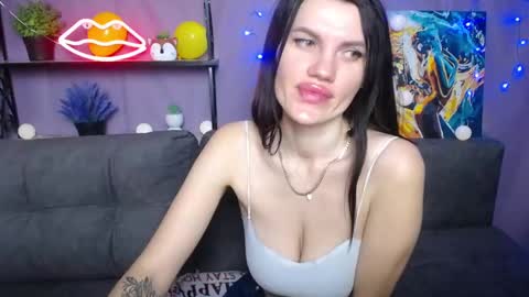 Snapshot of milaloona chatting on 01.27.25 Milaloona online show from 01.27.25