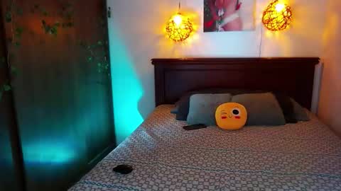 Snapshot of milaloversxxx chatting on 11.14.25 mila online show from 11.14.25